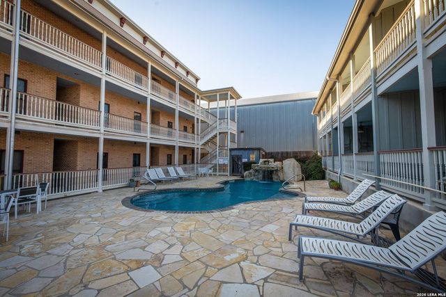 1247 GRUENE RD # 302, New Braunfels, TX 78130
