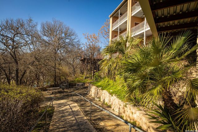 1247 GRUENE RD # 302, New Braunfels, TX 78130