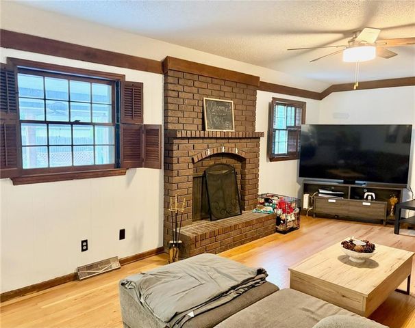 3504 NE 60th Street, Gladstone, MO 64119