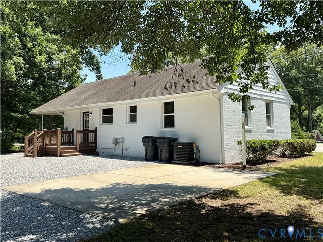 3522 W Hundred Rd, Chester, VA 23831