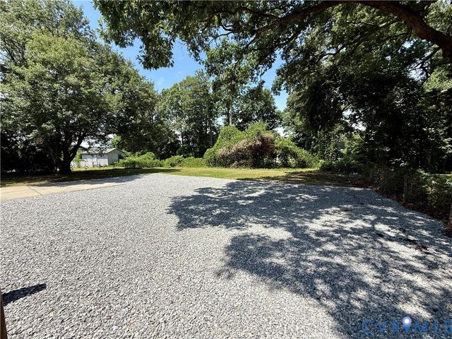 3522 W Hundred Rd, Chester, VA 23831