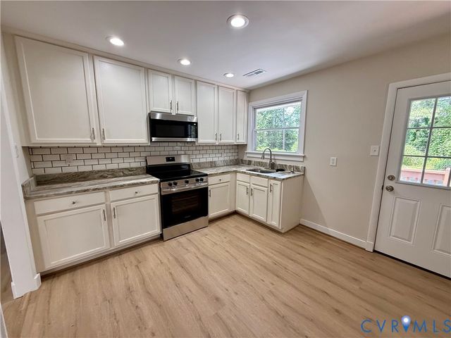 3522 W Hundred Rd, Chester, VA 23831