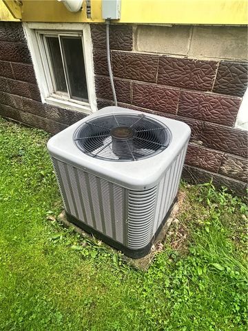121 Elizabeth Ave, Evans City Boro, PA 16033