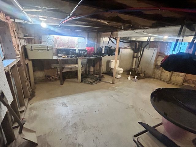 121 Elizabeth Ave, Evans City Boro, PA 16033
