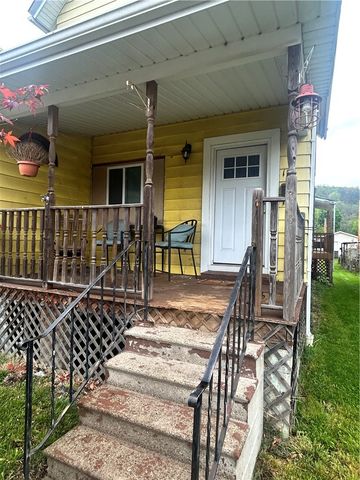 121 Elizabeth Ave, Evans City Boro, PA 16033