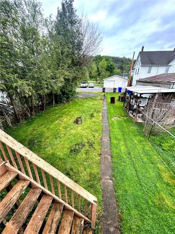 121 Elizabeth Ave, Evans City Boro, PA 16033