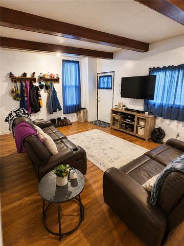 121 Elizabeth Ave, Evans City Boro, PA 16033