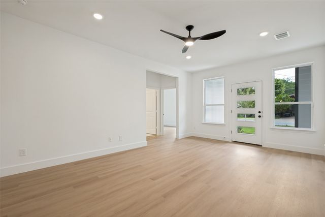 642 Bethpage Avenue, Dallas, TX 75217