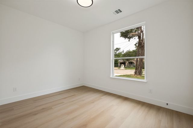 642 Bethpage Avenue, Dallas, TX 75217
