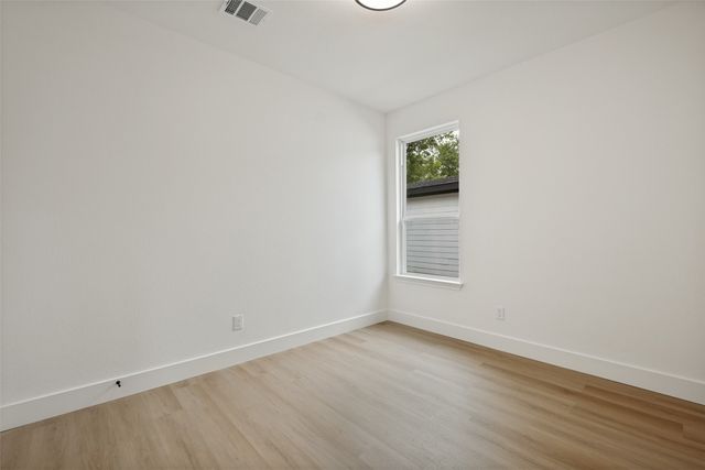 642 Bethpage Avenue, Dallas, TX 75217