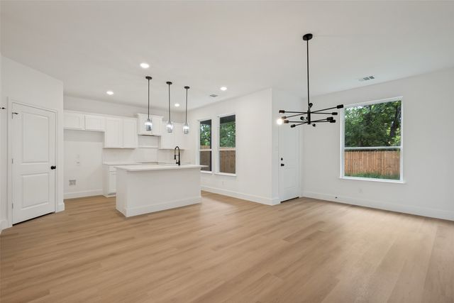 642 Bethpage Avenue, Dallas, TX 75217