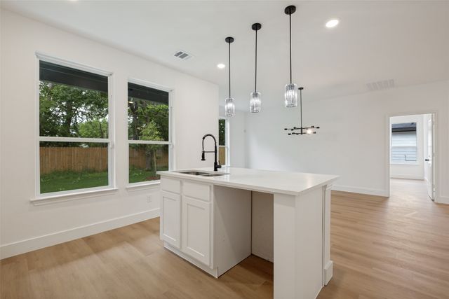 642 Bethpage Avenue, Dallas, TX 75217