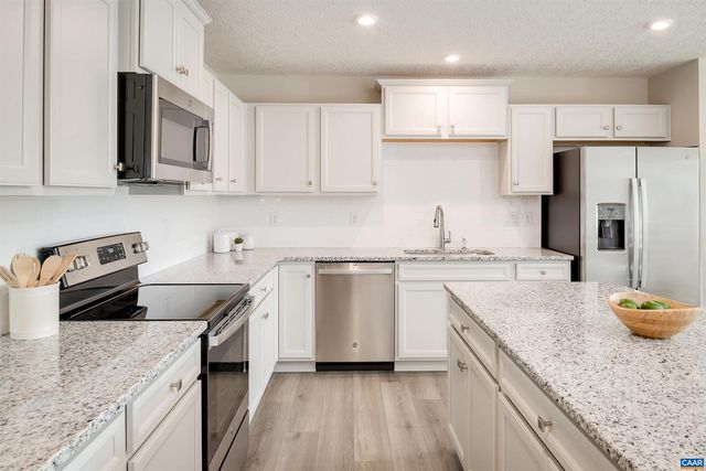 401D LAZY BRANCH LN, Keswick, VA 22947