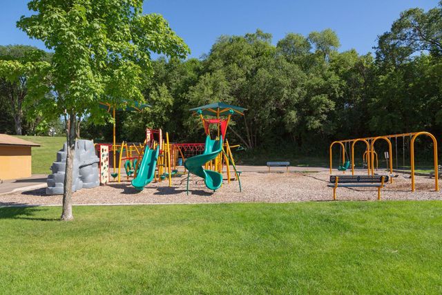 238 18th Avenue N, Hopkins, MN 55343