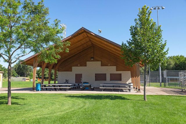 238 18th Avenue N, Hopkins, MN 55343