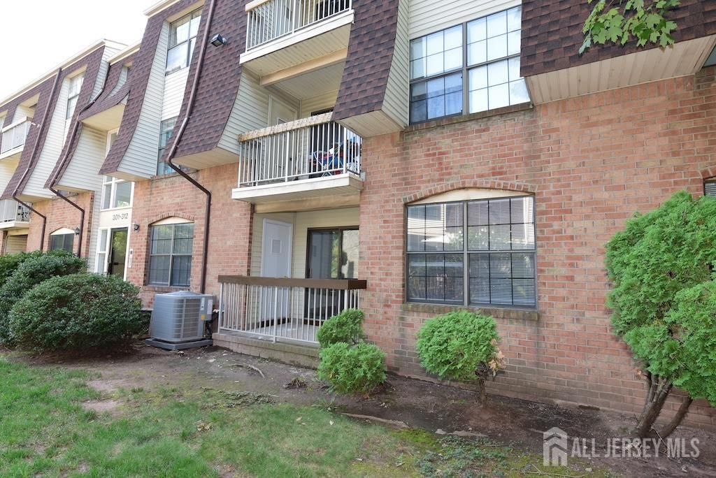 302 Hidden Village Drive, Perth Amboy, NJ 08861