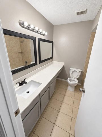 7975 Streamside Drive 2b, Houston, TX 77088