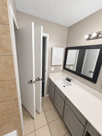 7975 Streamside Drive 2b, Houston, TX 77088