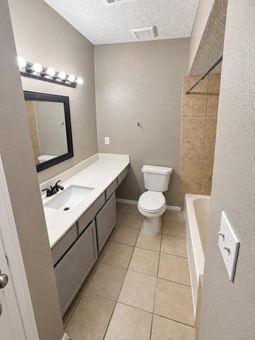 7975 Streamside Drive 2b, Houston, TX 77088