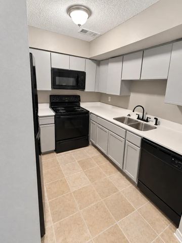 7975 Streamside Drive 2b, Houston, TX 77088