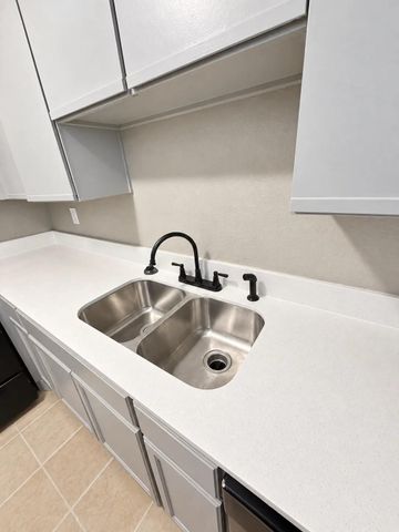 7975 Streamside Drive 2b, Houston, TX 77088