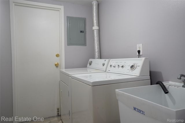 29612 City Center Drive 1, Warren, MI 48093