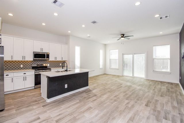 6828 Liverpool Street, Houston, TX 77021