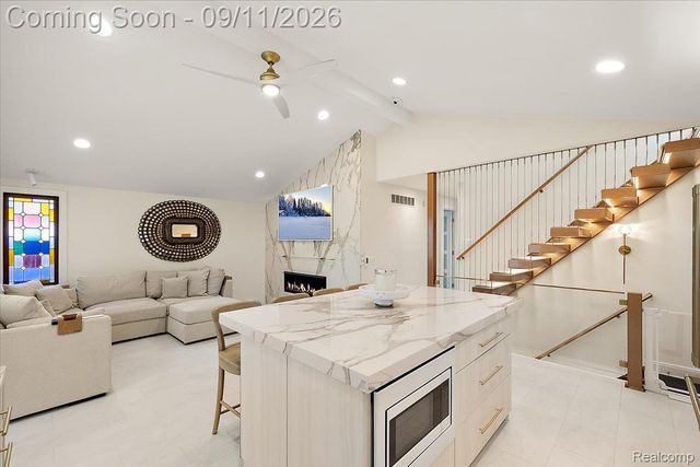 523 Renshaw Street, Rochester, MI 48307