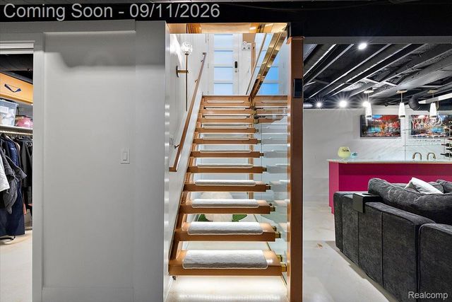523 Renshaw Street, Rochester, MI 48307