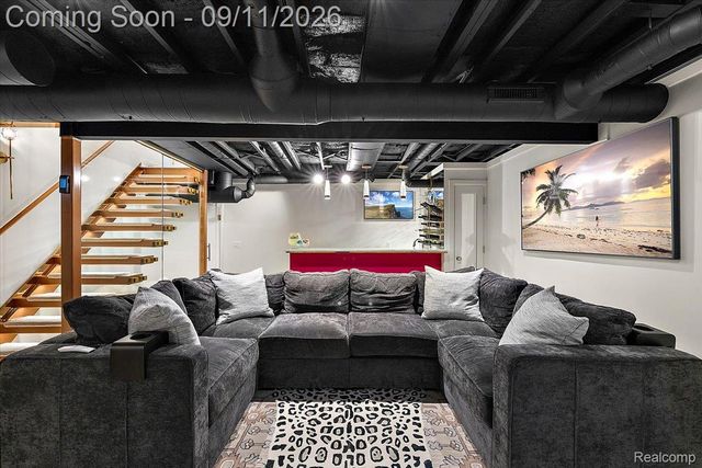 523 Renshaw Street, Rochester, MI 48307