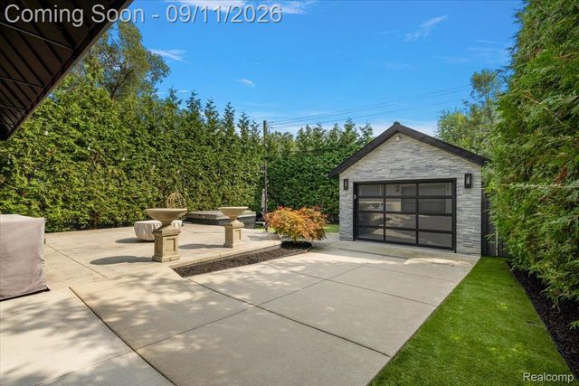 523 Renshaw Street, Rochester, MI 48307
