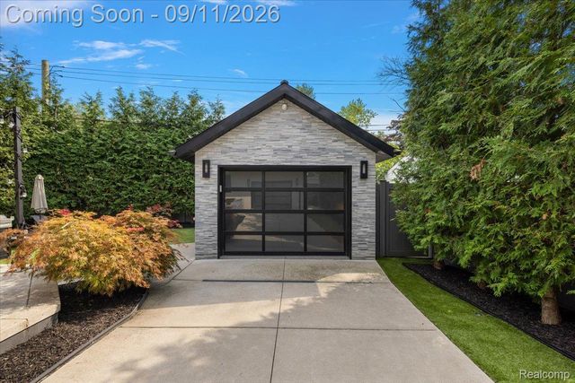 523 Renshaw Street, Rochester, MI 48307