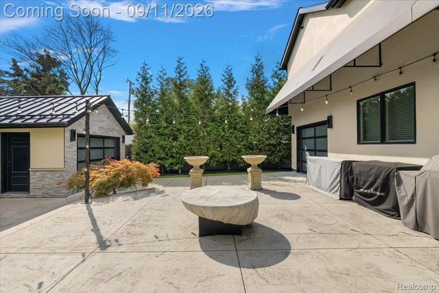 523 Renshaw Street, Rochester, MI 48307