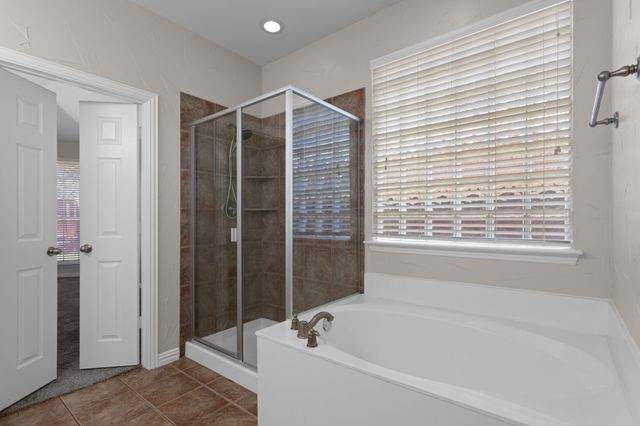 1441 Golf Club Drive, Lantana, TX 76226