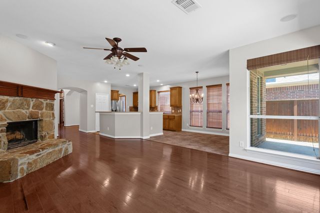 1441 Golf Club Drive, Lantana, TX 76226