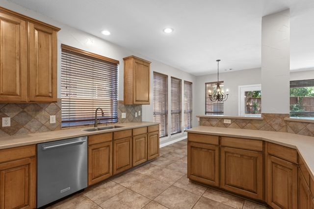 1441 Golf Club Drive, Lantana, TX 76226