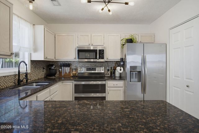 322 Deepwoods Court SE, Belville, NC 28451