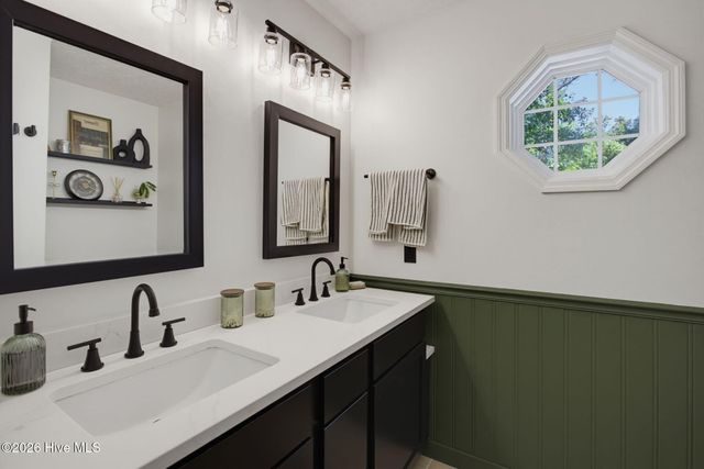 322 Deepwoods Court SE, Belville, NC 28451