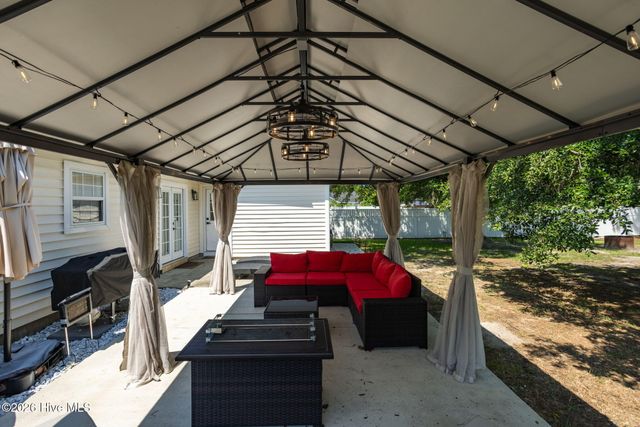 322 Deepwoods Court SE, Belville, NC 28451