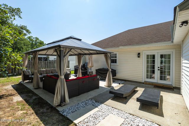 322 Deepwoods Court SE, Belville, NC 28451