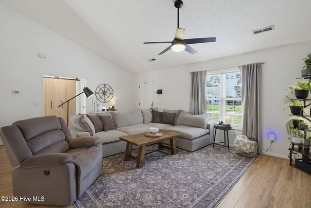 322 Deepwoods Court SE, Belville, NC 28451