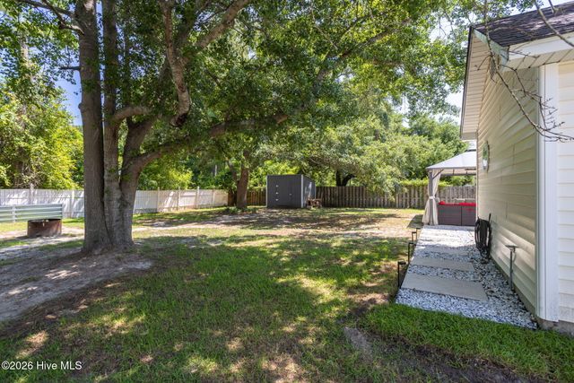 322 Deepwoods Court SE, Belville, NC 28451