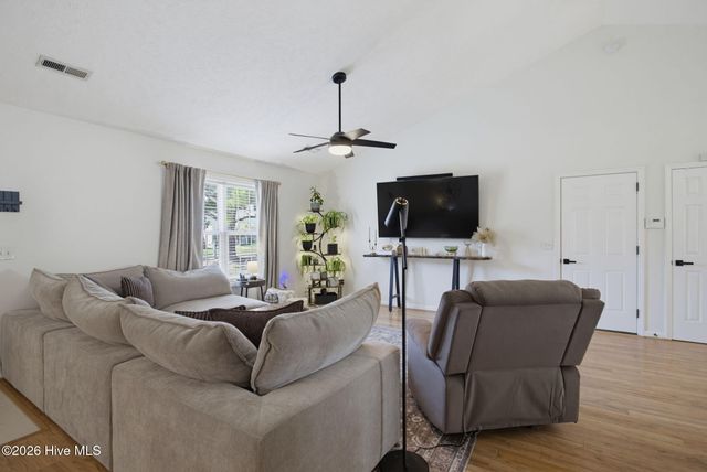 322 Deepwoods Court SE, Belville, NC 28451