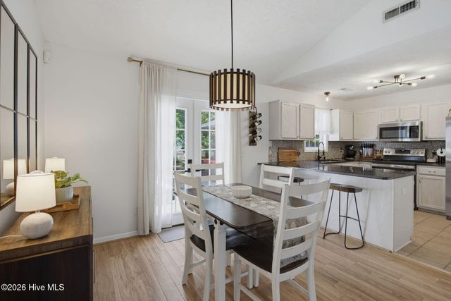 322 Deepwoods Court SE, Belville, NC 28451