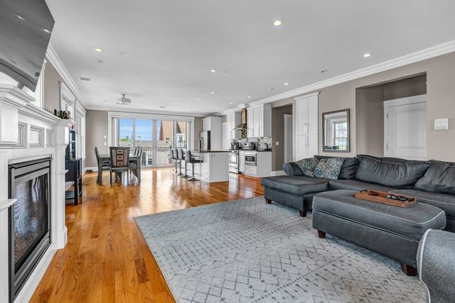 264 Athens Street 7, Boston, MA 02127