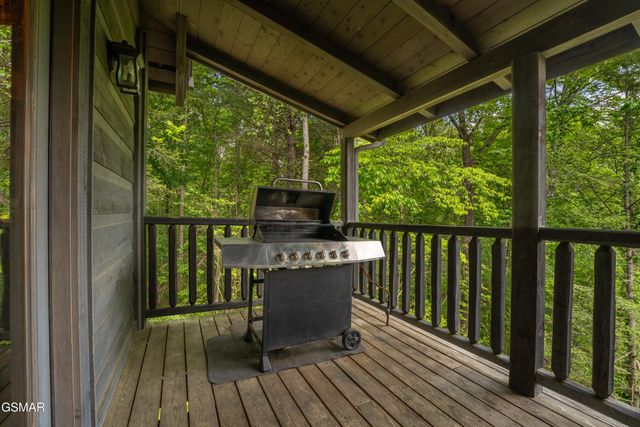 2410 Whitetail Ridge Way, Sevierville, TN 37862