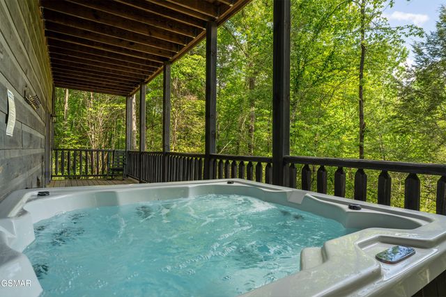 2410 Whitetail Ridge Way, Sevierville, TN 37862