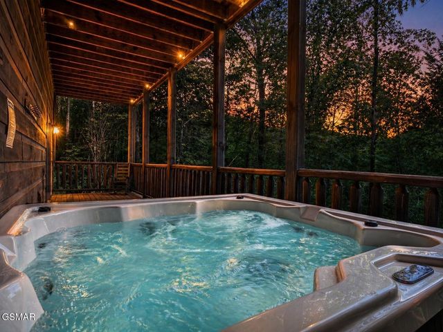 2410 Whitetail Ridge Way, Sevierville, TN 37862
