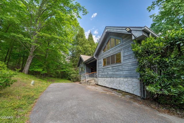 2410 Whitetail Ridge Way, Sevierville, TN 37862