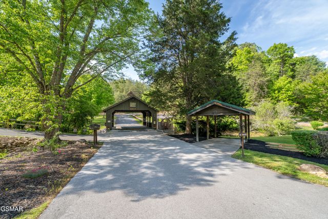 2410 Whitetail Ridge Way, Sevierville, TN 37862